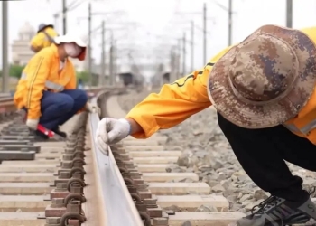 蒸汽管道上为什么常常要弯一段？