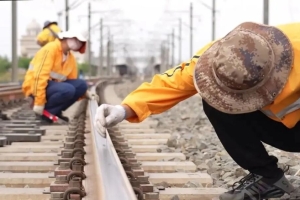 蒸汽管道上为什么常常要弯一段？